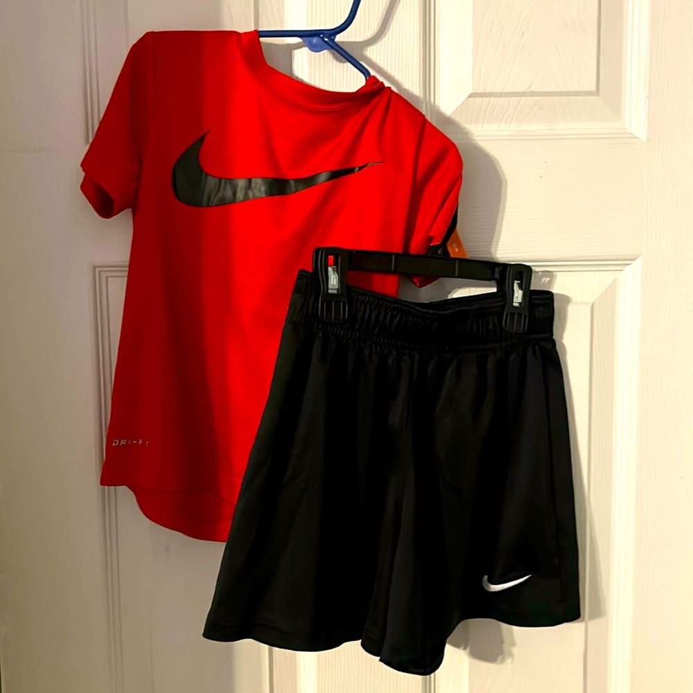 Nike boys short and top set